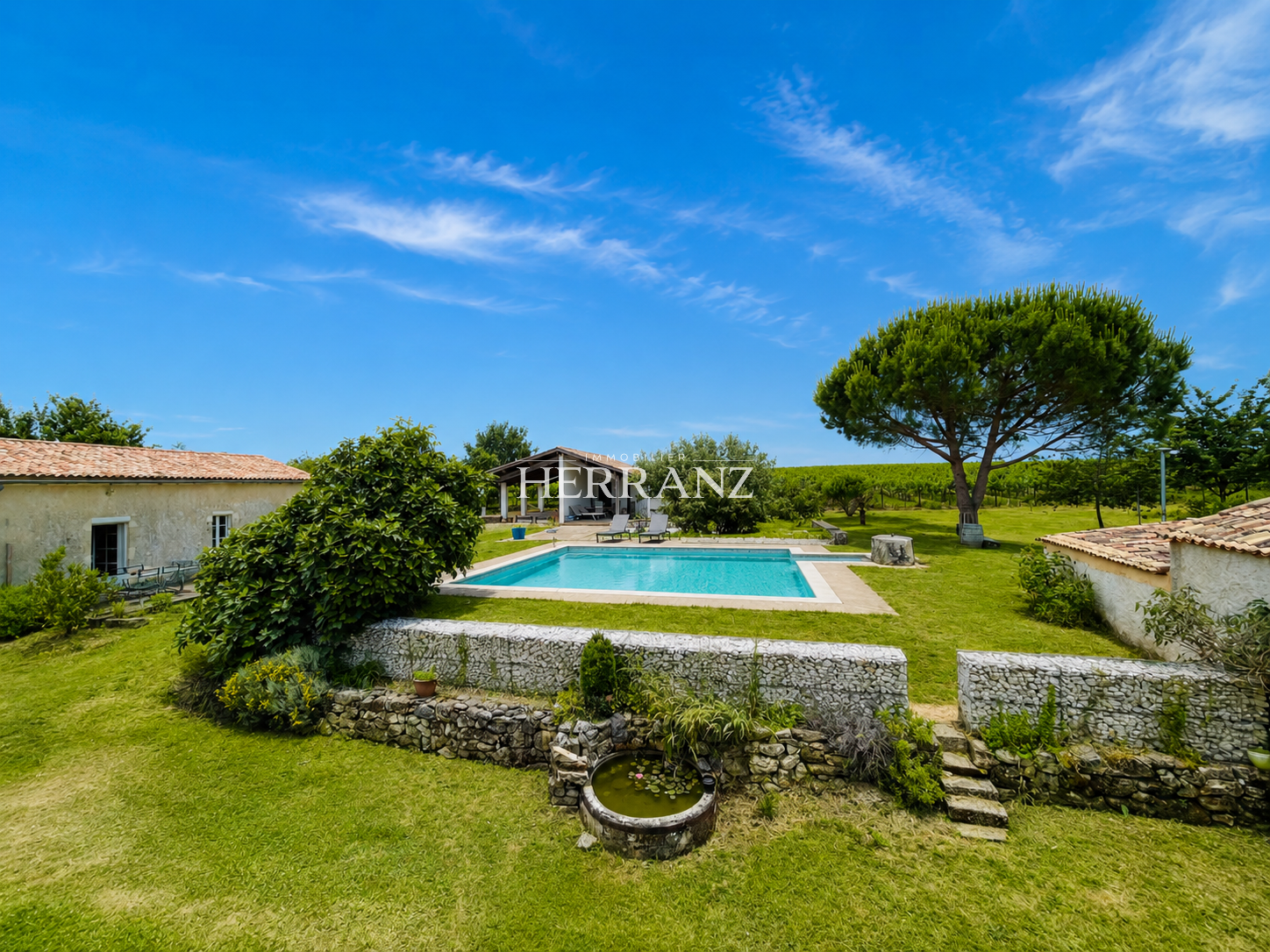 Maison de 250m2, Gîte de 100m2, garage de 65m2, piscine, par
