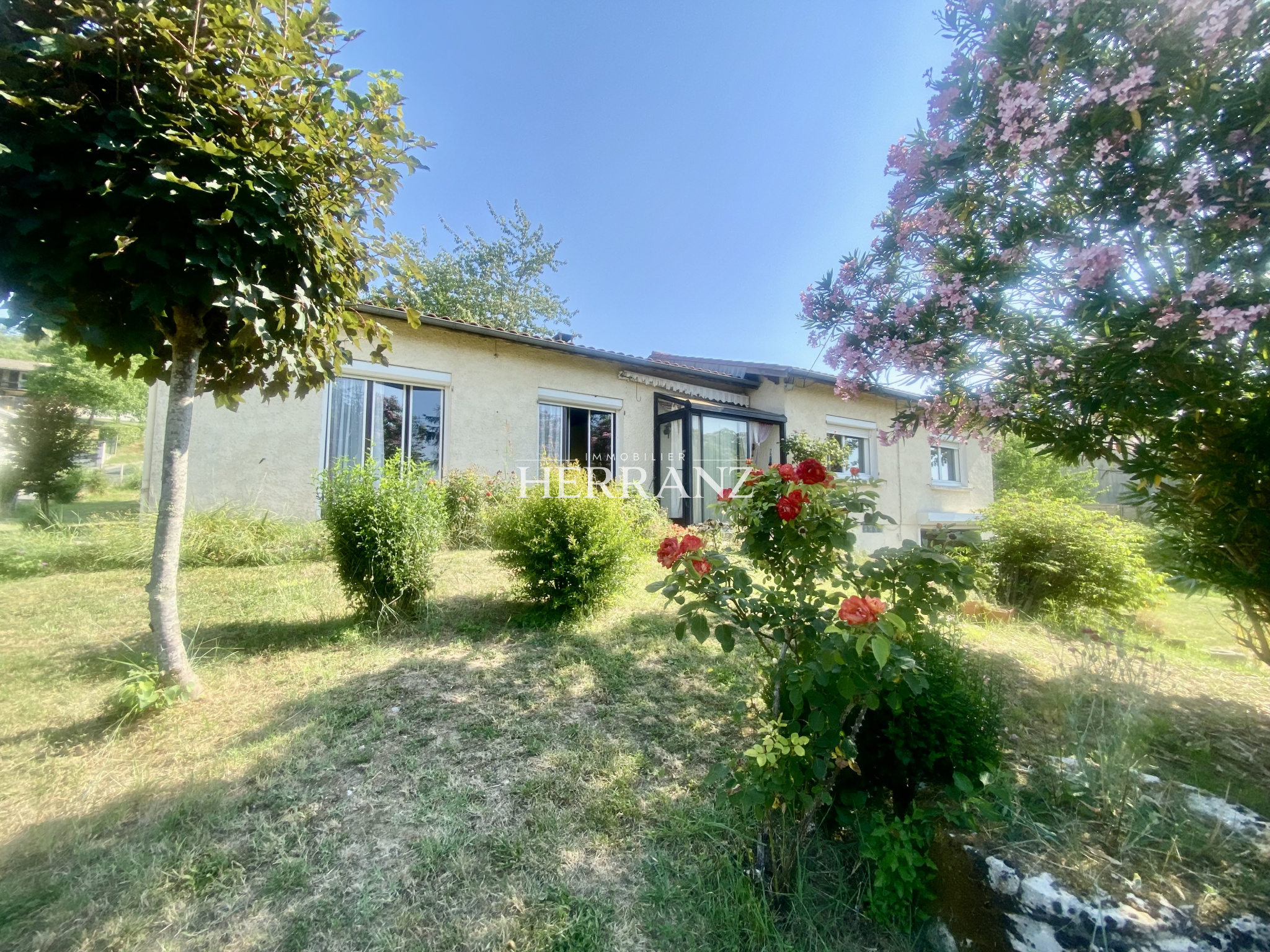 Maison au calme Proche des commodités à  CASTILLON LA BATAIL